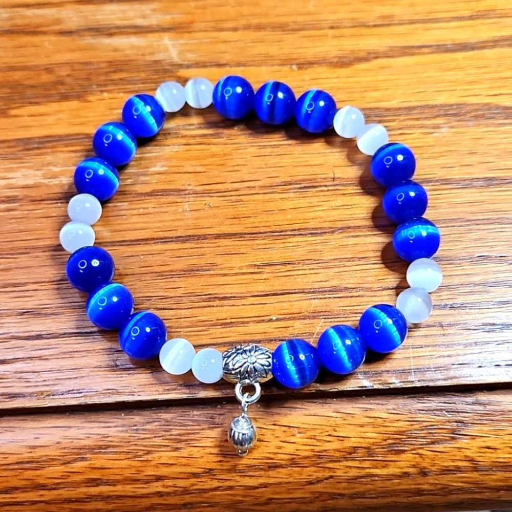 NWT Capturing Blue And White Cat Eye Gemstone Bracelet w/Silver Accents
